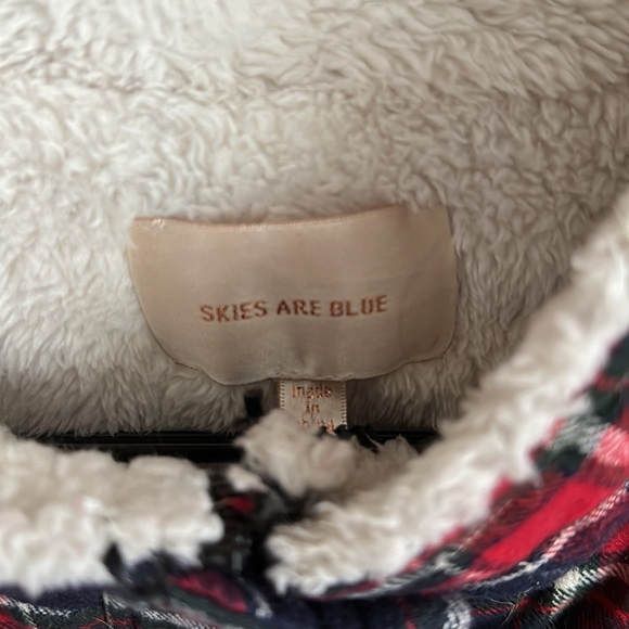 Skies Are Blue Vest - Picture 2 of 6